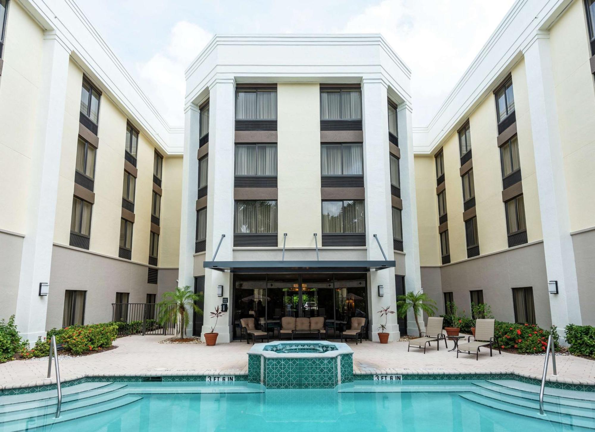Hampton Inn Бока-Ратон Экстерьер фото